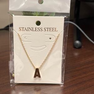 NECKLACE AVAILABLE ON MULTIPLES LETTERS